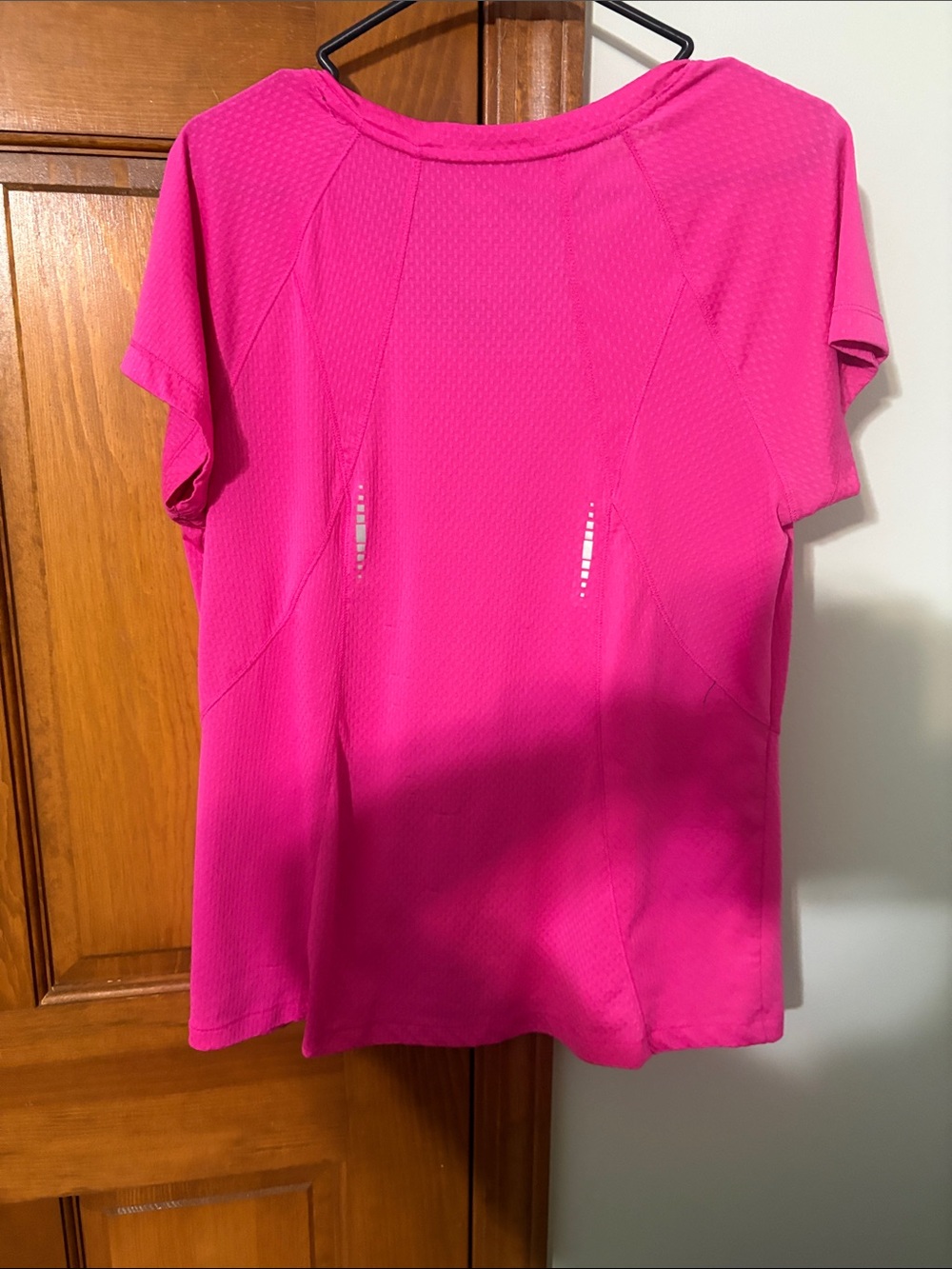 Women’s Bright Pink V-Neck Performance Tee XL by Avia. NWOT. Short sleeve nice - Picture 5 of 9